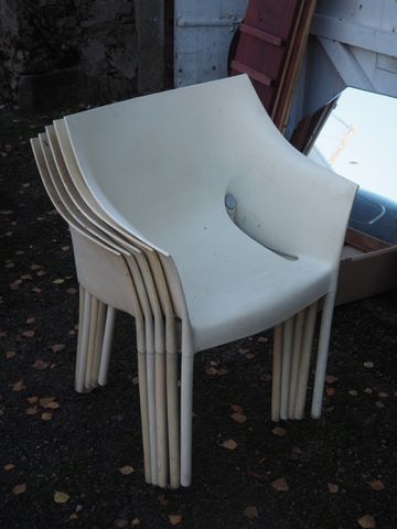 Philippe STARCK ( Né en 1949)
Suite de 5 chaise modèle 