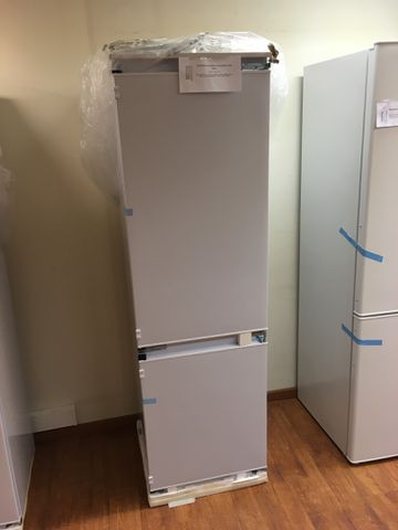 Vente aux enchères - Combi frigo congélateur Encastrable Candy