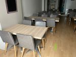 LOT DE MOBILIER DE BUREAU : 8 TABLES BISTROT ET 16 CHAISES, 40 TA...