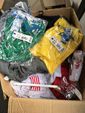 LOT DE TEXTILES, 35 CARTONS COMPRENANT: SHORTS & MAILLOTS DE BASK...