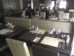 LOT DE MOBILIER COMPRENANT : 42 TABLES, 80 CHAISES ET 13 BANQUETT...