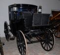 COUPE CLARENCE 
A un cheval ou à deux chevaux. Caisse carrée. Pan...